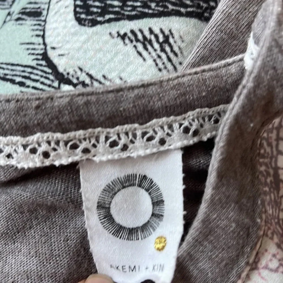 Okemi + Kim (Anthropologie) linen blend animal print front V button accent top - Picture 8 of 8